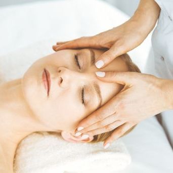 Manual facial therapy - facemodeling