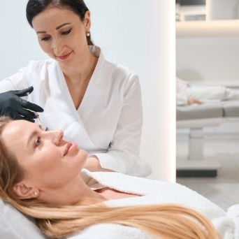 Wrinkle smoothing - modeling with polylactic acid Sculptra