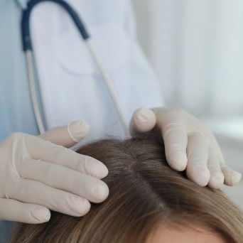 Trichoskopia – konsultacja dermatologa z badaniem