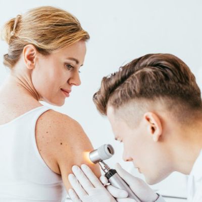 Czym zajmuje się dermatolog?